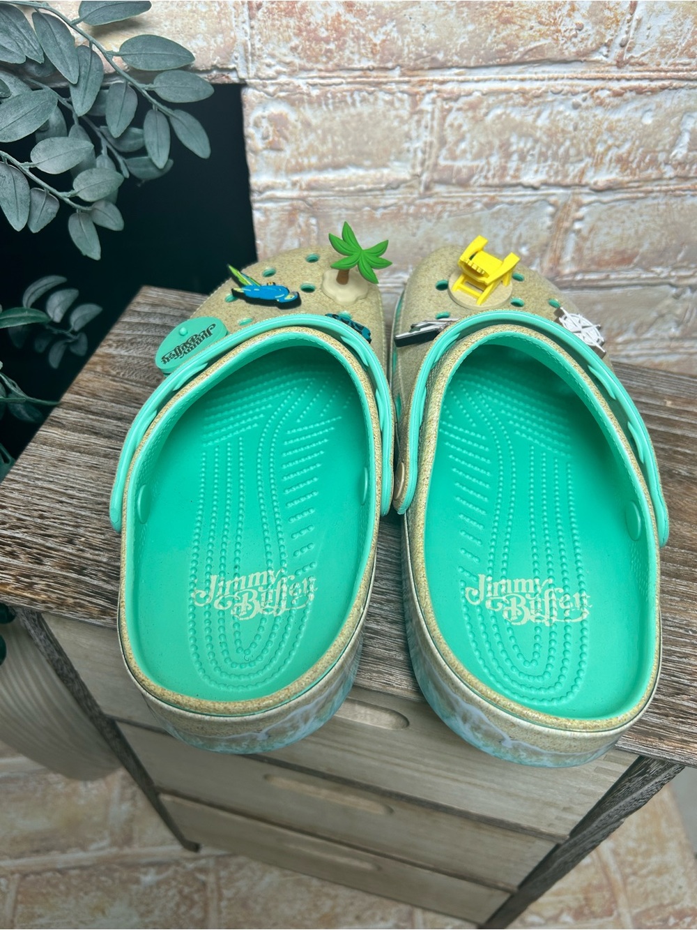 Crocs x Jimmy Buffett Margaritaville Clogs M7 W9 W/ Complete Jibbitz set - Picture 10 of 12